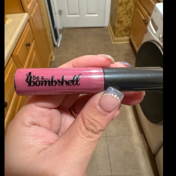Be A Bombshell Famous lip gloss - Famous - Picture 2 of 3